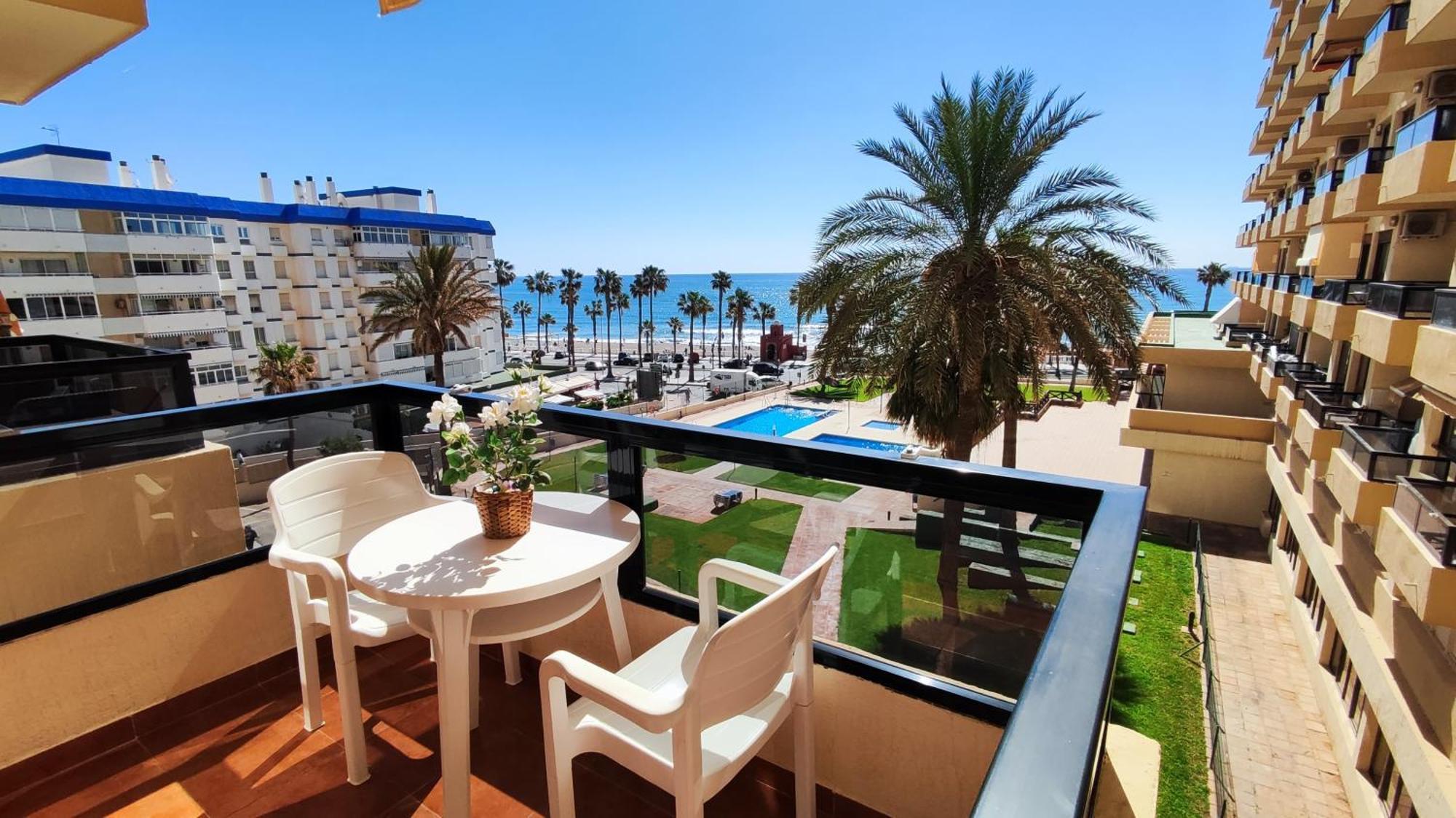 Aloha Playa With Ocean Views And Pools Benalmadena